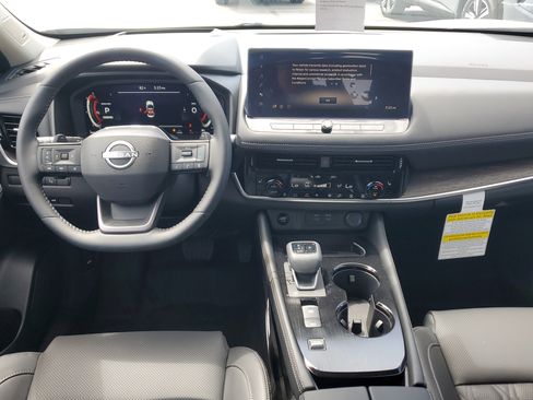 New 2025 Nissan Rogue Platinum w/ Platinum Premium Package FWD image 14
