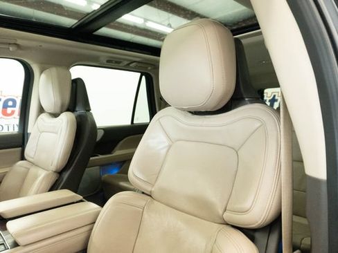 Used 2023 Lincoln Navigator L Reserve AWD/4WD image 7