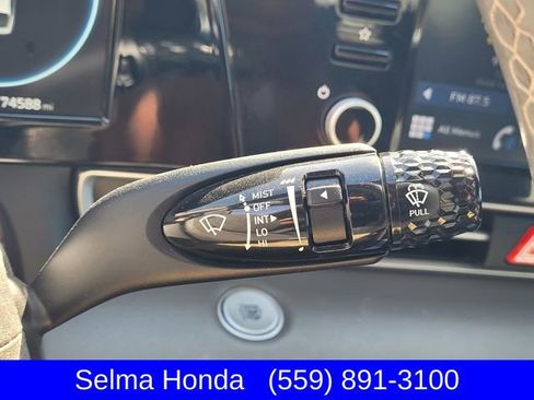 Used 2021 Hyundai Elantra SEL w/ Convenience + Premium Package image 17