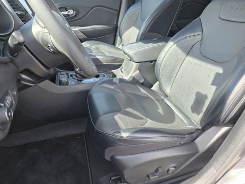 Used 2022 Jeep Cherokee Limited image 21