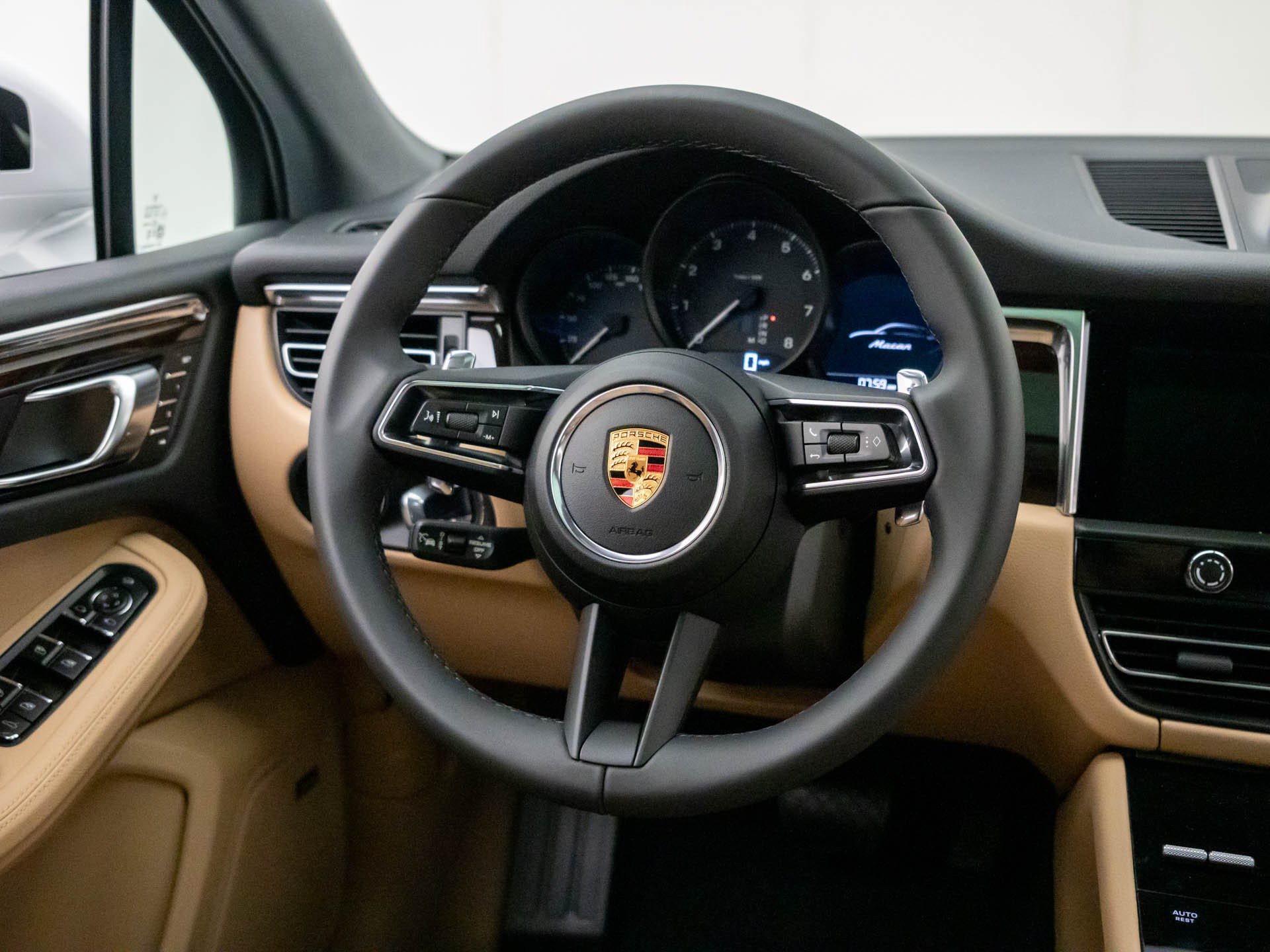 Certified 2026 Porsche Macan AWD/4WD image 12