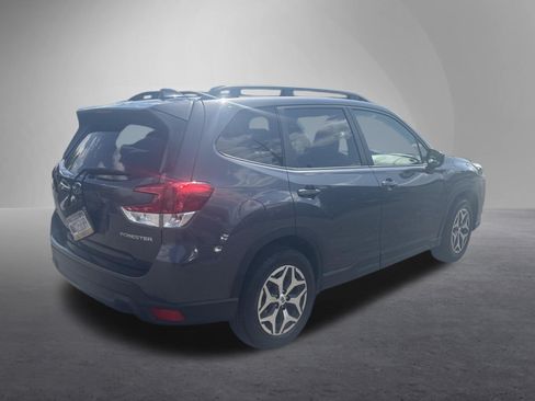 Used 2022 Subaru Forester Premium AWD/4WD image 3