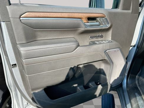 Used 2023 Chevrolet Silverado 1500 High Country w/ High Country Premium Package AWD/4WD image 27
