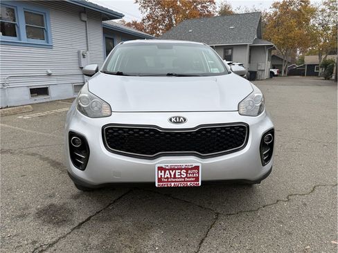 Used 2018 Kia Sportage LX image 2
