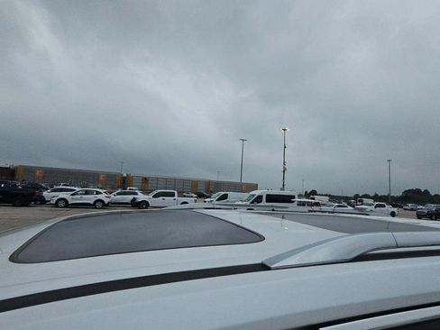 Used 2019 Chevrolet Traverse Premier w/ Driver Confidence II Package FWD image 7