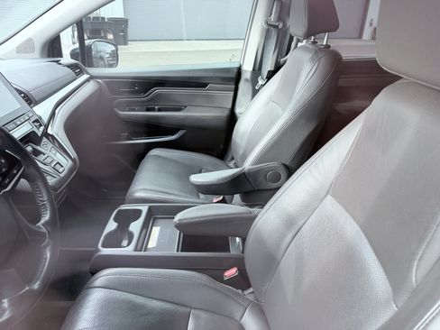 Used 2019 Honda Odyssey Elite image 2