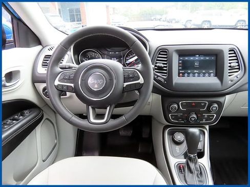 Used 2021 Jeep Compass Latitude AWD/4WD image 11