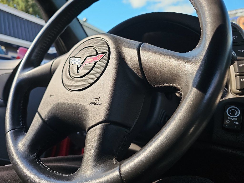 Used 2005 Chevrolet Corvette Convertible RWD image 26