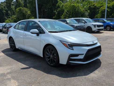 Used 2026 Toyota Corolla SE FWD image 3