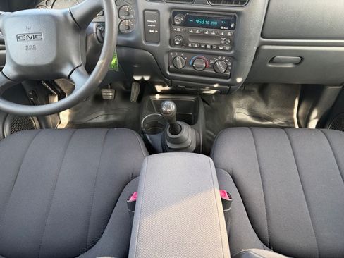 Used 2003 GMC Sonoma SL w/ Convenience Package RWD image 12
