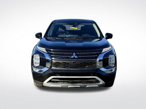 Used 2023 Mitsubishi Outlander SE image 2
