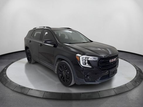 Used 2022 GMC Terrain SLT w/ Tech Package FWD image 3