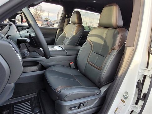 New 2026 Nissan Armada SL w/ Captain's Chari Seat Package image 8