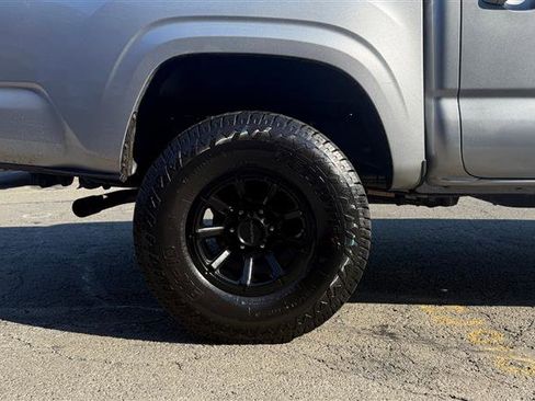 Used 2020 Toyota Tacoma SR5 image 9