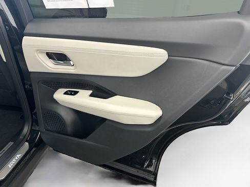 Used 2023 Nissan Ariya AWD image 33