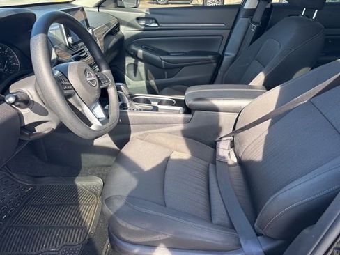 Used 2024 Nissan Altima 2.5 SV FWD image 9