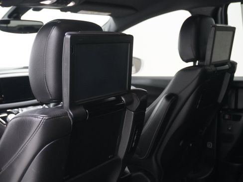 Used 2020 Chrysler Pacifica Touring-L Plus image 13