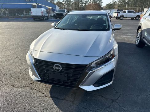 Used 2023 Nissan Altima 2.5 SV image 8