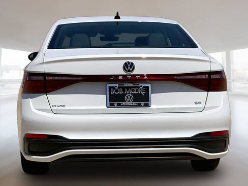 Certified 2025 Volkswagen Jetta SE w/ Sunroof Package FWD image 3