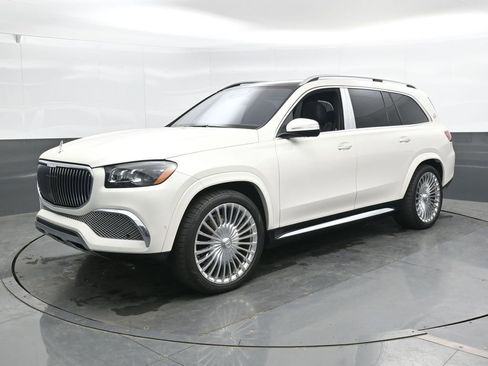 Used 2023 Mercedes-Benz Maybach GLS 600 4MATIC image 9
