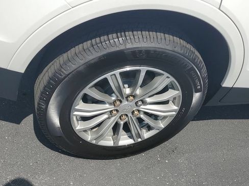 Used 2018 Cadillac XT5 Luxury w/ Driver Awareness Package AWD/4WD image 11