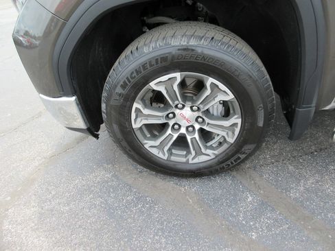 Used 2019 GMC Sierra 1500 SLE w/ SLE Value Package AWD/4WD image 14
