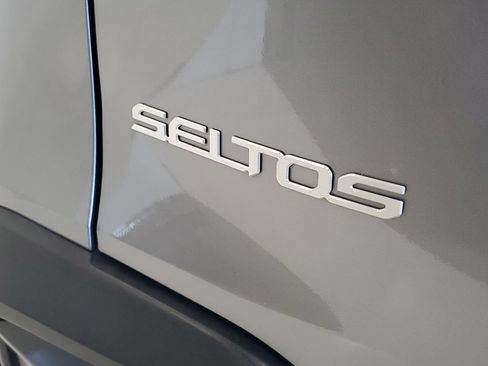Used 2025 Kia Seltos S FWD image 7