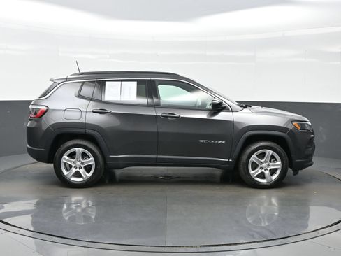 Used 2023 Jeep Compass Latitude w/ Convenience Group AWD/4WD image 10