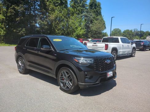 Used 2025 Ford Explorer ST-Line w/ ST-Line Street Pack AWD/4WD image 3