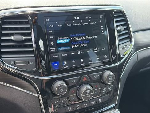 Used 2022 Jeep Grand Cherokee Limited w/ Tech Group AWD/4WD image 16