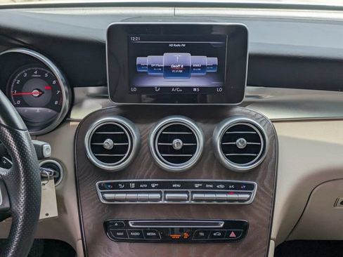 Used 2018 Mercedes-Benz GLC 300 4MATIC image 18