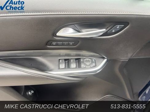 Used 2025 Cadillac XT4 Premium Luxury FWD image 8
