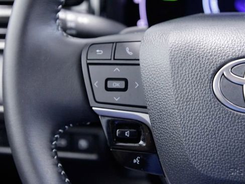 Used 2025 Toyota Camry SE image 25