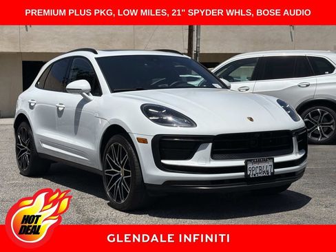 Used 2024 Porsche Macan AWD/4WD image 1