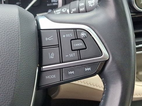 Used 2021 Toyota Highlander XLE image 24