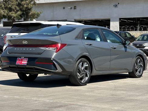 Used 2025 Hyundai Elantra SEL FWD image 3