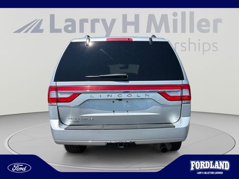 Used 2017 Lincoln Navigator Select AWD/4WD image 4