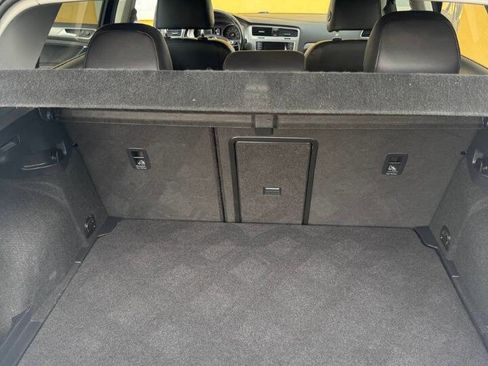 Used 2015 Volkswagen Golf TDI S image 16