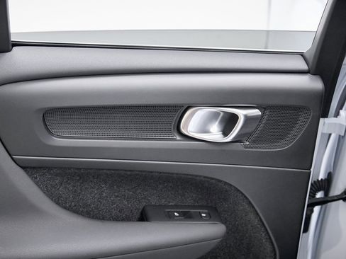 Certified 2024 Volvo XC40 B5 Plus w/ Protection Package Premier image 20