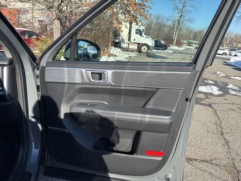 Used 2024 Hyundai Santa Fe Limited image 34