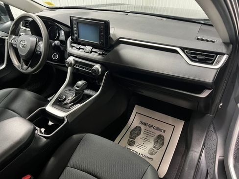 Used 2019 Toyota RAV4 LE image 3