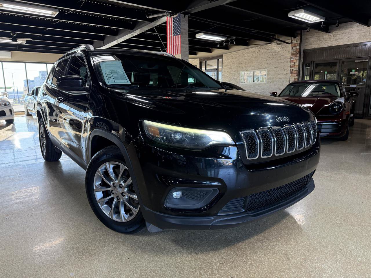 Used 2019 Jeep Cherokee Latitude Plus w/ Comfort/Convenience Group FWD image 1
