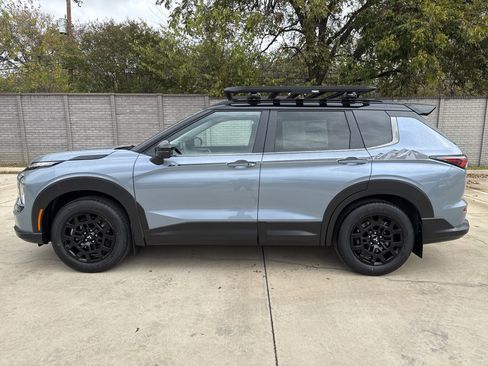 New 2026 Mitsubishi Outlander Trail Edition image 4