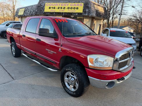 Used 2006 Dodge Ram 2500 Truck SLT w/ Light Group image 1