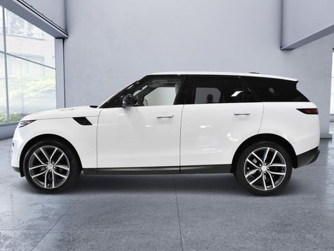 Used 2023 Land Rover Range Rover Sport SE AWD/4WD image 2