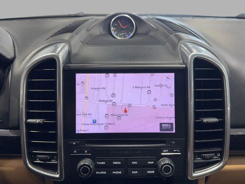 Used 2018 Porsche Cayenne w/ Premium Package image 31