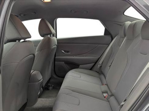 Used 2024 Hyundai Elantra SE FWD image 17