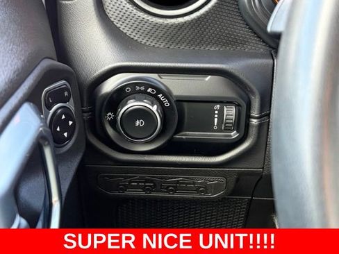 Used 2024 Jeep Wrangler Unlimited Rubicon AWD/4WD image 19