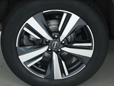 Used 2023 Nissan Rogue SL AWD/4WD image 12