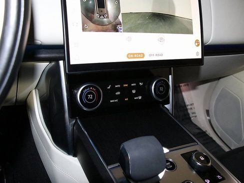 Used 2022 Land Rover Range Rover Long Wheelbase SE image 25